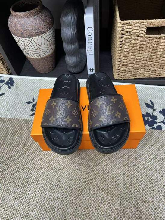 Picture of Louis Vuitton Slippers _SKULVsz38-46jyh0918744